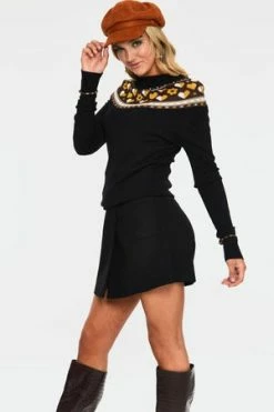 Voodoo Vixen Farrow Heart And Flower Graphic Sweater -Clorhing Shop swa 6540 bi 02 300x